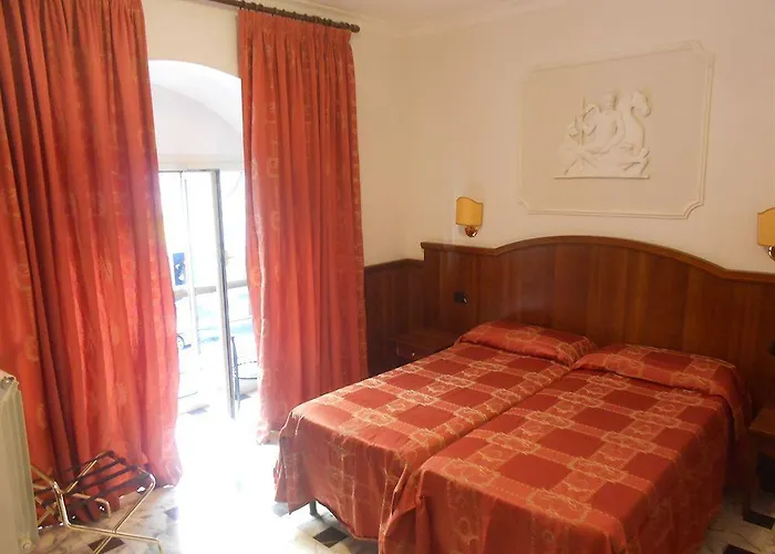 Oda ve Kahvaltı Nakissa 4*